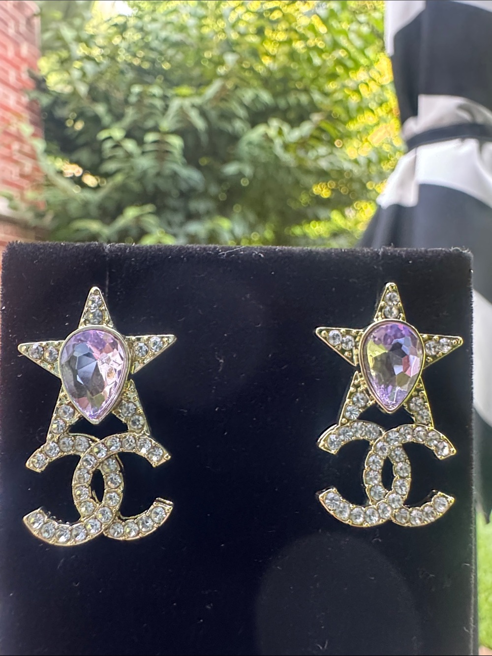 Earrings gold tone with purple crystal